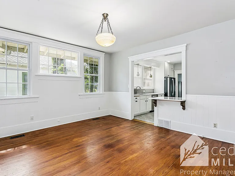 3329 E 1st St N — Photo 4