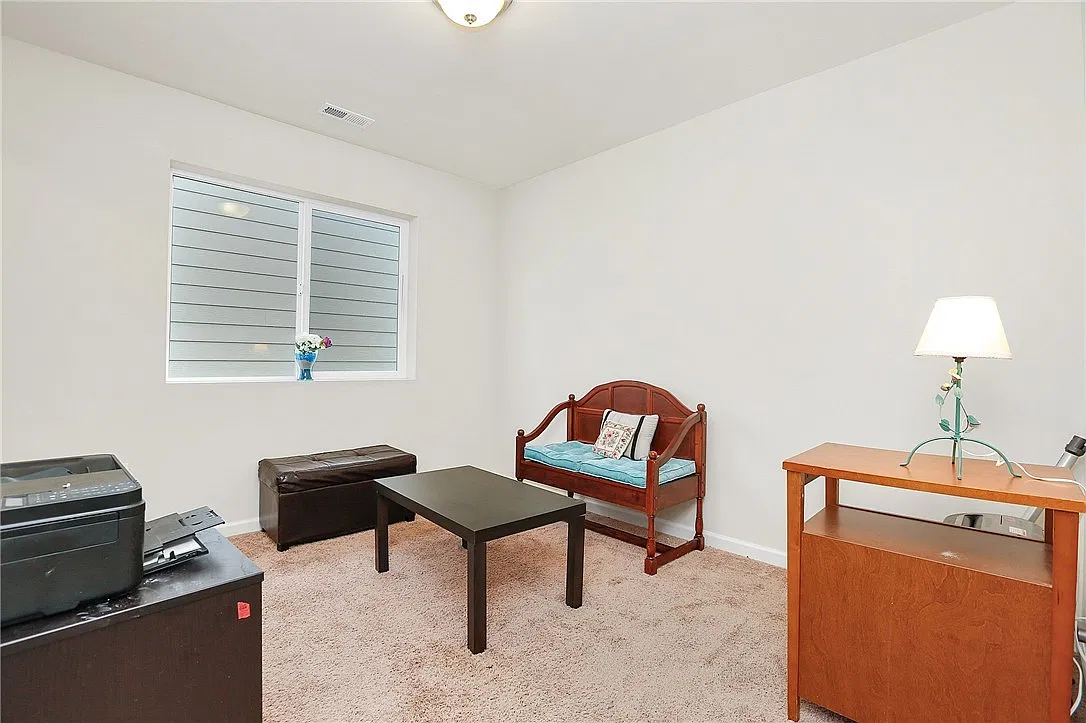4 bed, 2.5 bath, 2244 sqft, $3,600 — Photo 3
