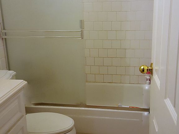 5th image of 710 Northfield Dr APT D