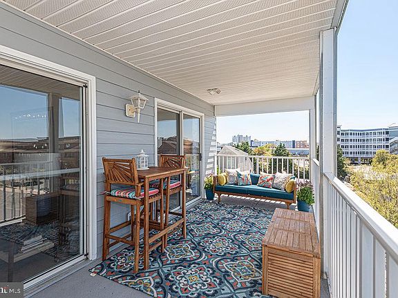 4th image of 105 59th St #21005