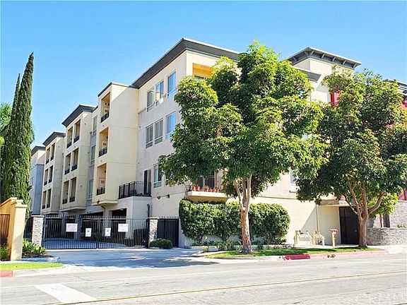 3rd image of 2742 Cabrillo Ave Unit 101