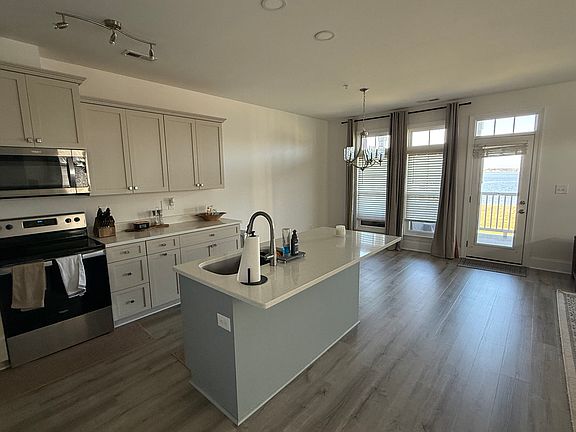 4th image of 127 Odum St #521