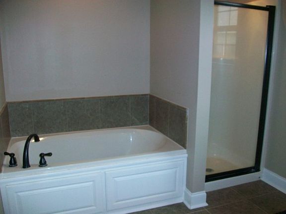 5th image of 102 Ennis Dr