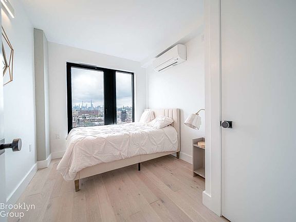 4th image of 54 W 125th St #703