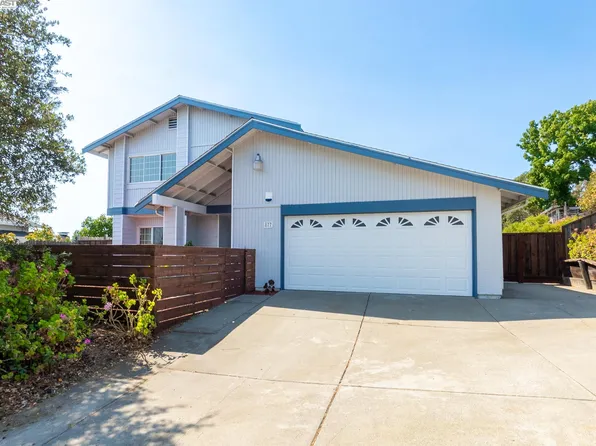 877 Sandy Cove Dr, Rodeo, CA 94572