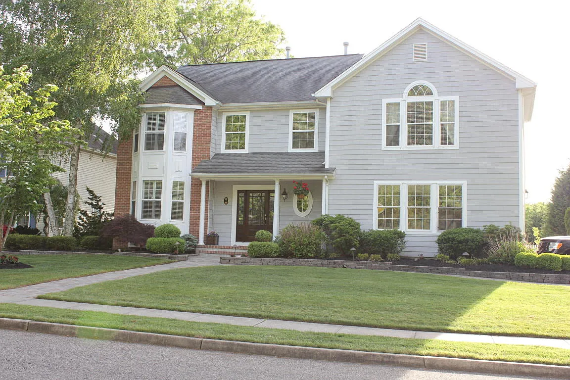 8 Stoneham Dr photo 1