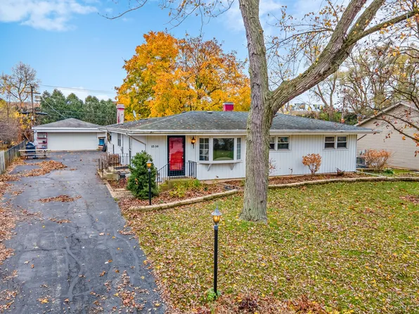 1516 N Ramble Rd, McHenry, IL 60050