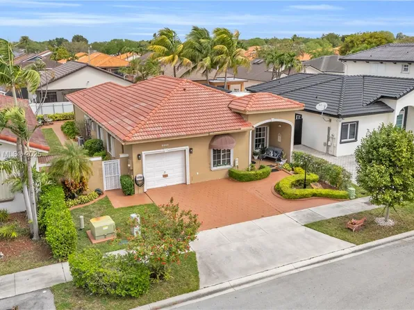 8865 NW 148th Ter, Miami Lakes, FL 33018