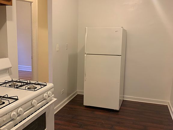 4th image of 51624 S King Dr #5162-1