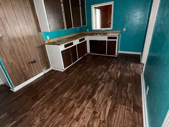3rd image of 1019 Ruby Ln