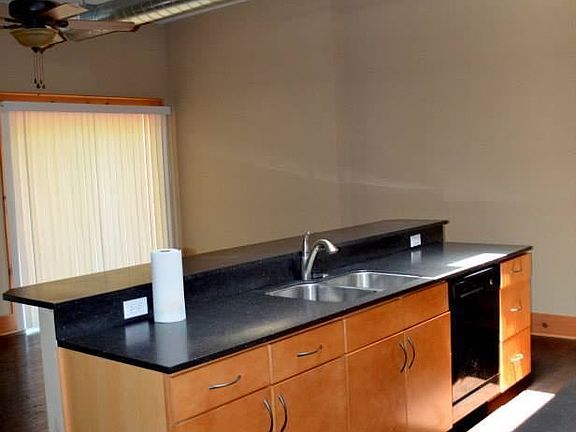 2nd image of 911 E Ash St #201