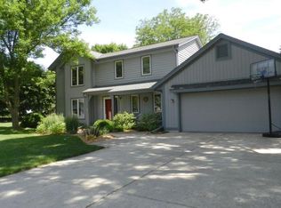 10320 N Amherst Ct, Mequon, WI 53097