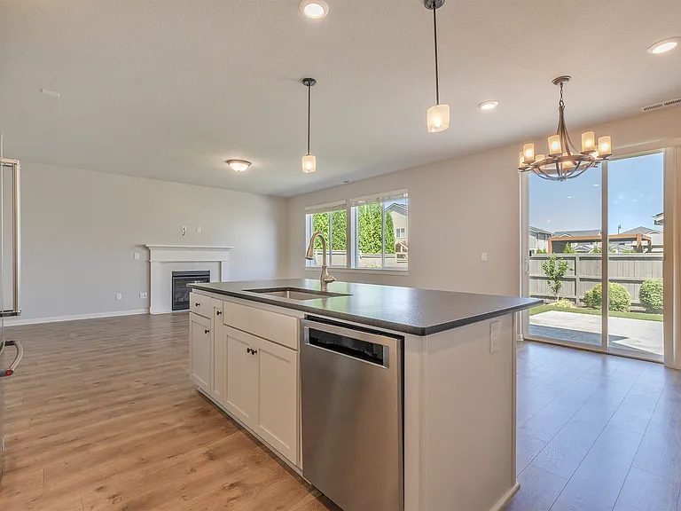 2073 Silverstone Dr — Photo 7