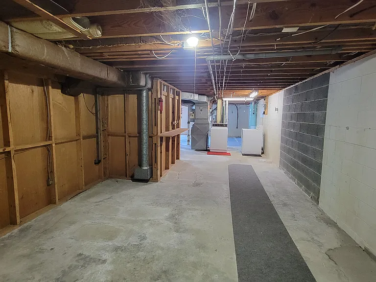 121 Layton Ave — Photo 20