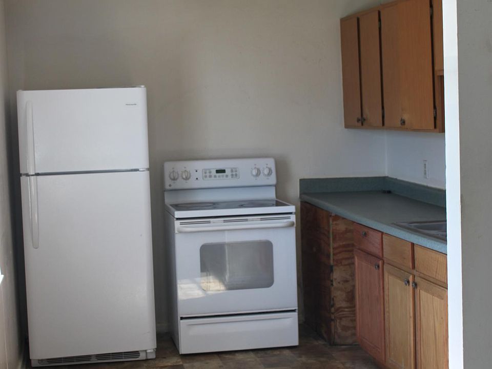2nd image of 1152 Sycamore St APT 2