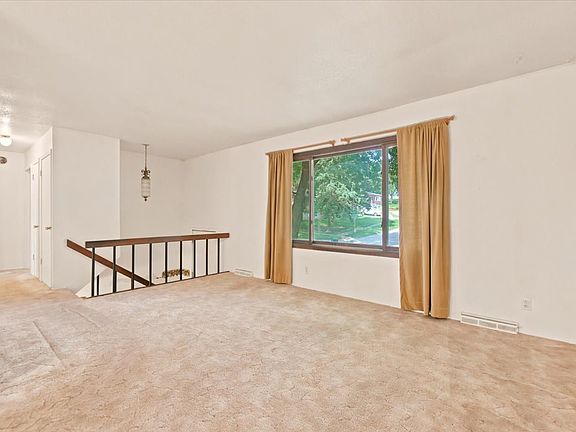 4th image of 53 Keith Dr