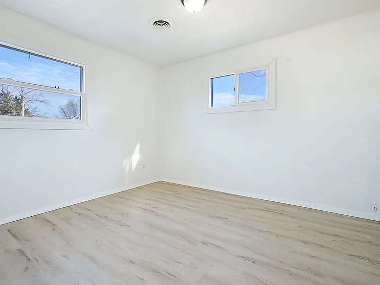 40 Saint Justin Dr — Photo 8