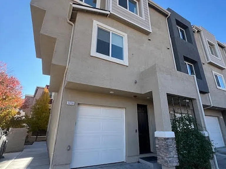 3056 Sterling Ridge Cir — Photo 2