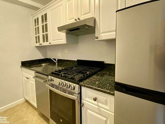 3rd image of 201 E 19th St APT 17A