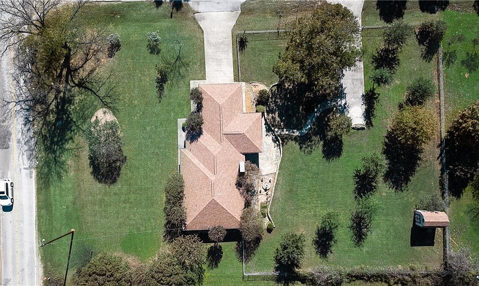 1st image of 2511 Fawkes Ln