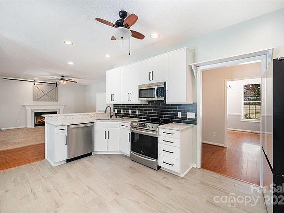 5th image of 500 Pearl Place Ln