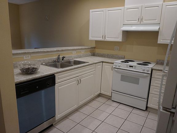 4th image of 12224 NE 8th St #410