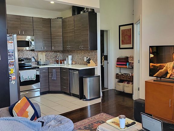4th image of 186 Green St #3B