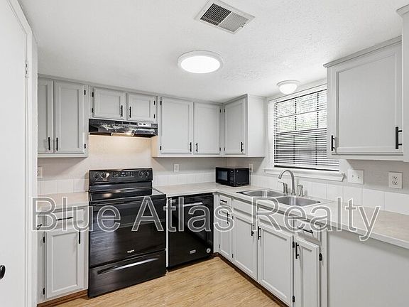 4th image of 3313 Gardenview Cir #B