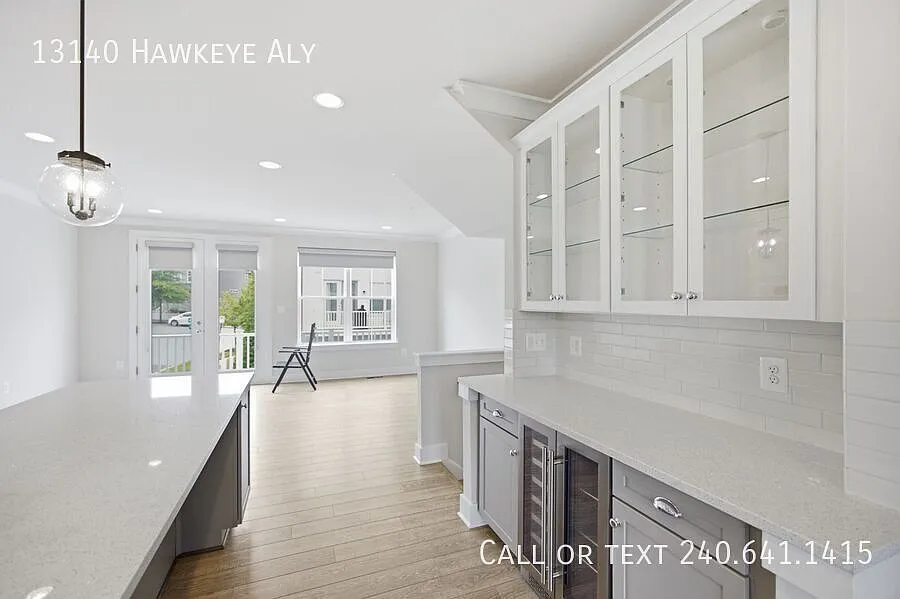 Lovely 3 BR/2 Full BA & 2 Half BA Clarksburg! — Photo 4