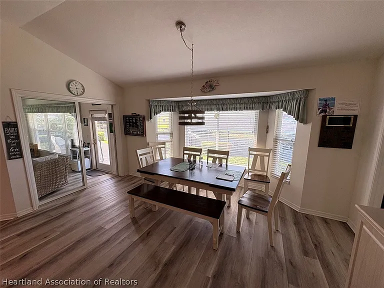 131 Orange Rd NE — Photo 4
