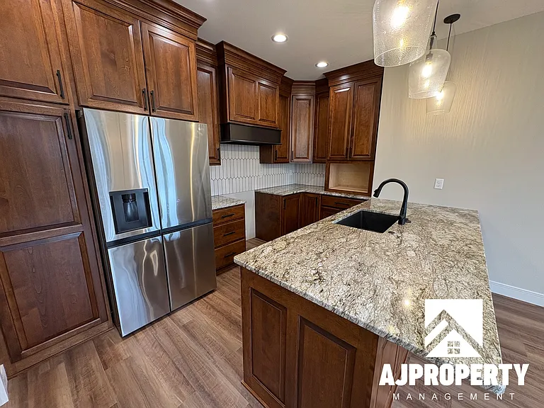 8607 W Shoreline Pl — Photo 4