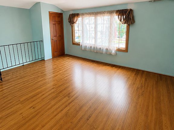 5th image of 137 Serrell Ave
