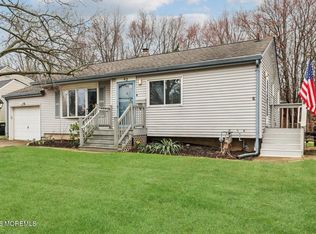 42 Parkview Drive, Hazlet, NJ 07730