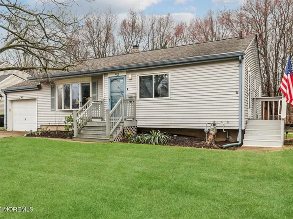42 Parkview Drive, Hazlet, NJ 07730