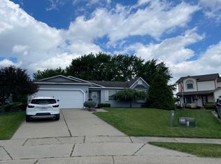 7854 Twins Dr, Waterford, MI 48329