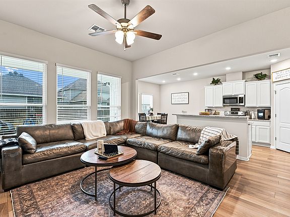4th image of 11117 Solar St