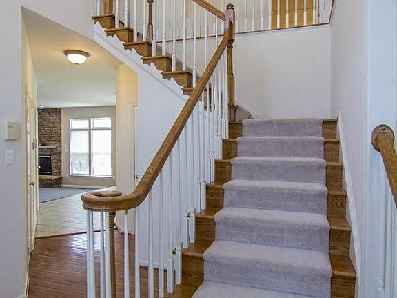 Foyer/Stairs