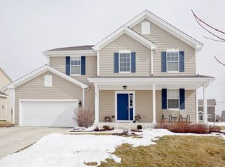 422 W Amberside Dr, Elgin, IL 60124