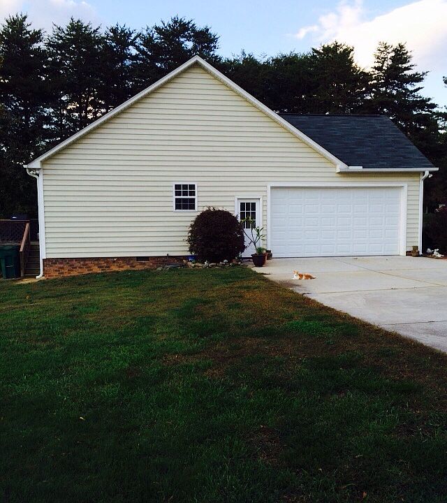 2nd image of 842 Stanley Rd