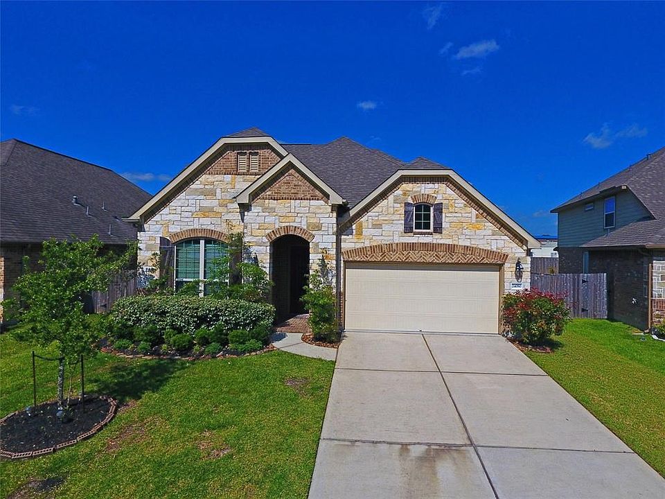 1st image of 24080 Avalon Park Dr