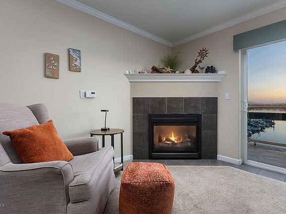4th image of 890 SE Bay Blvd #305