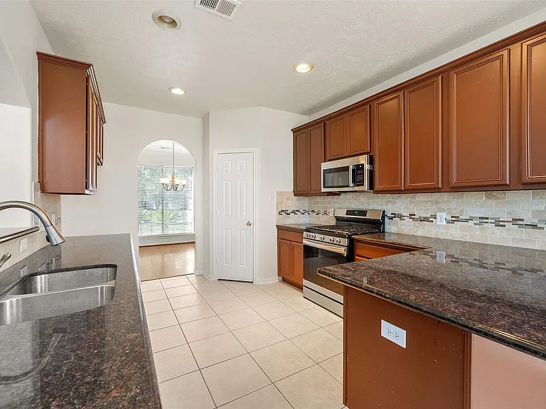14213 Stone Bluff Ln — Photo 16