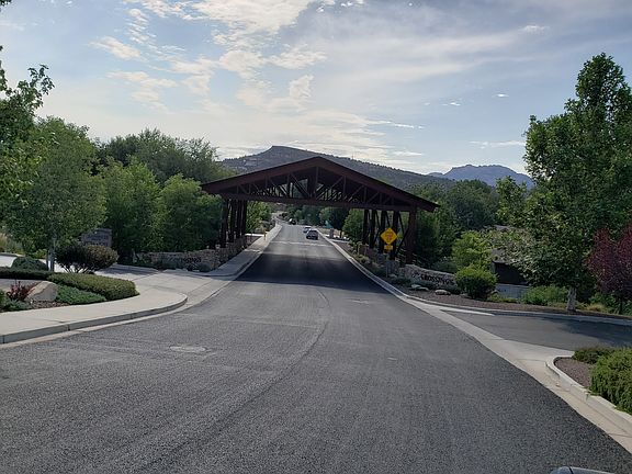 5th image of 723 Ashwood Ln