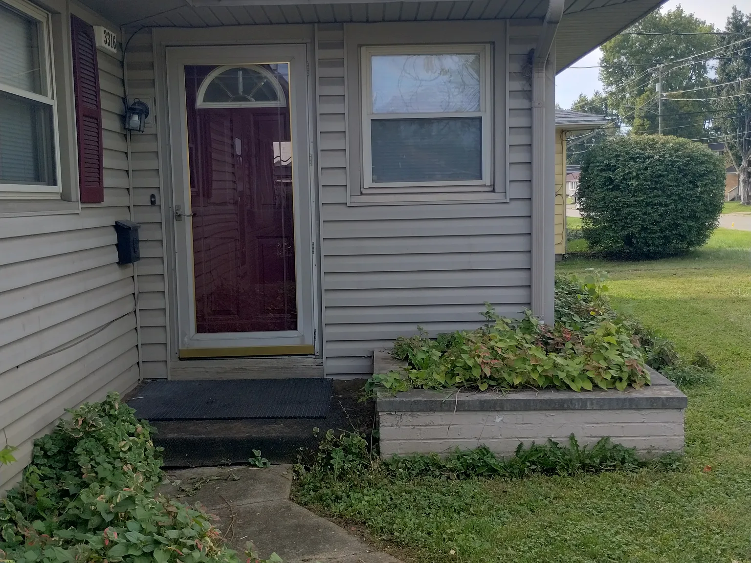 2 bed, 1000 sqft, $1,300 — Photo 1