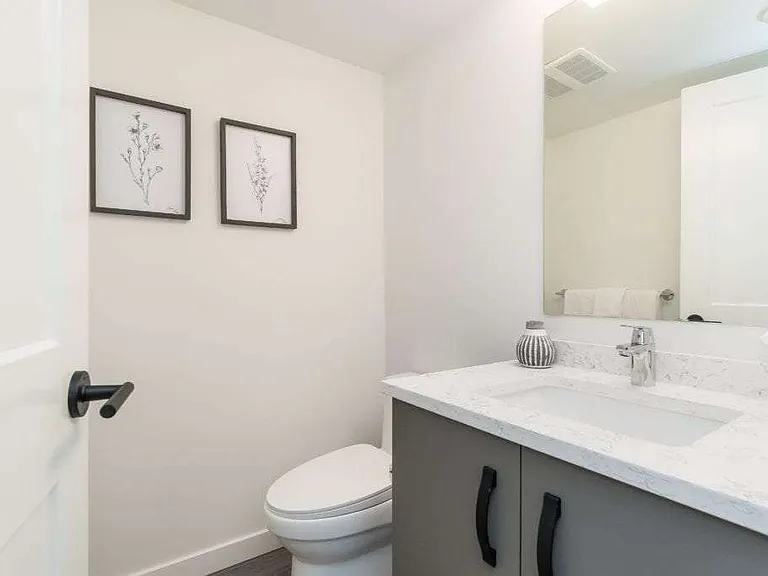 5945 176a St #19 — Photo 6