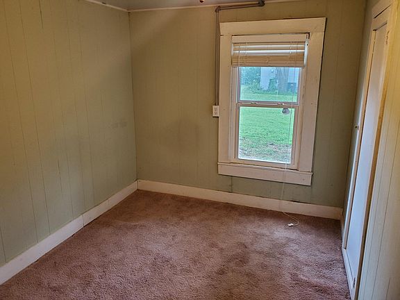 5th image of 510 E Academy Ave
