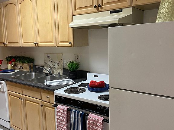 3rd image of 635 C St APT 107