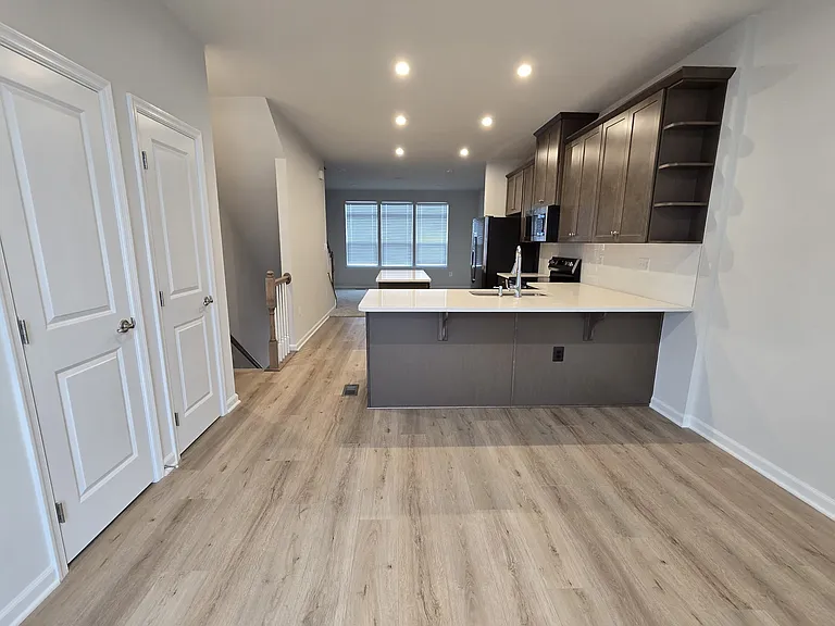 4928 Dunhaven Dr — Photo 13