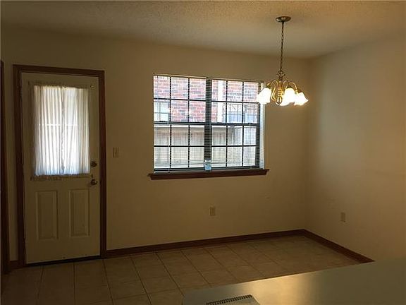 4th image of 220 Geneva St #C