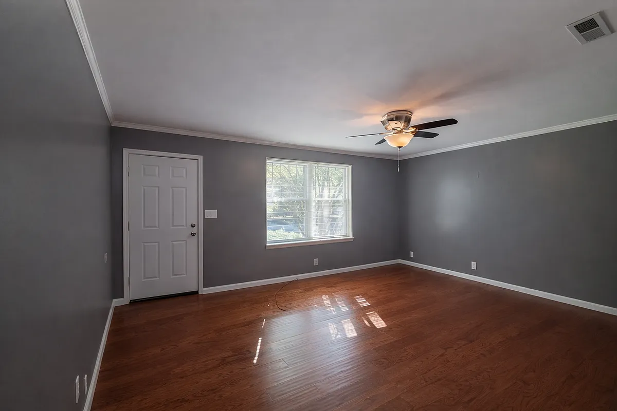 Building Photo - 127 King Cole Dr
